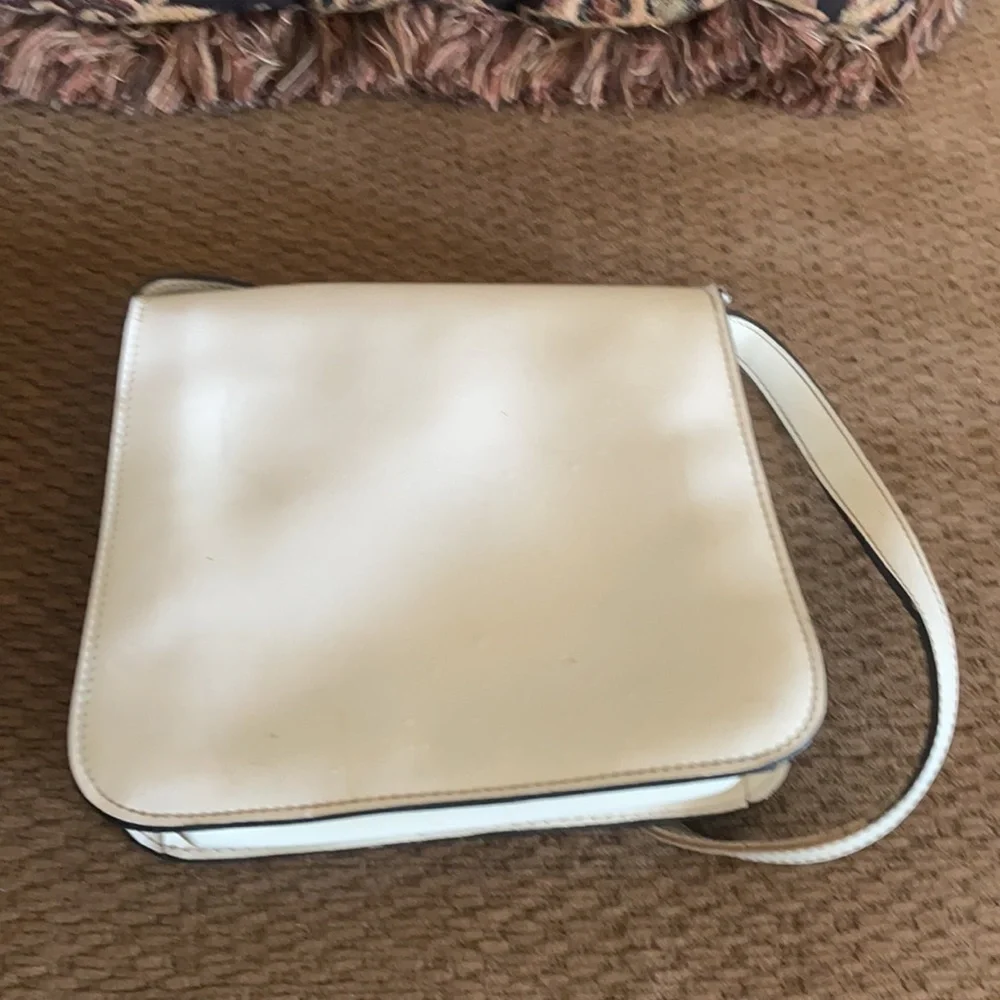 Guess vintage white